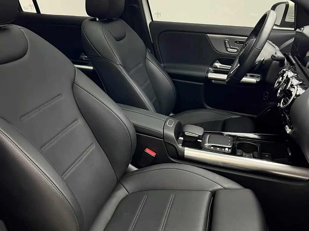 Mercedes-Benz GLA 2021 — Şəkil 16/20