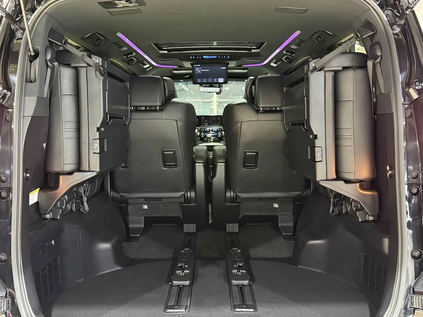Toyota Alphard 2022 — Photo 13/20