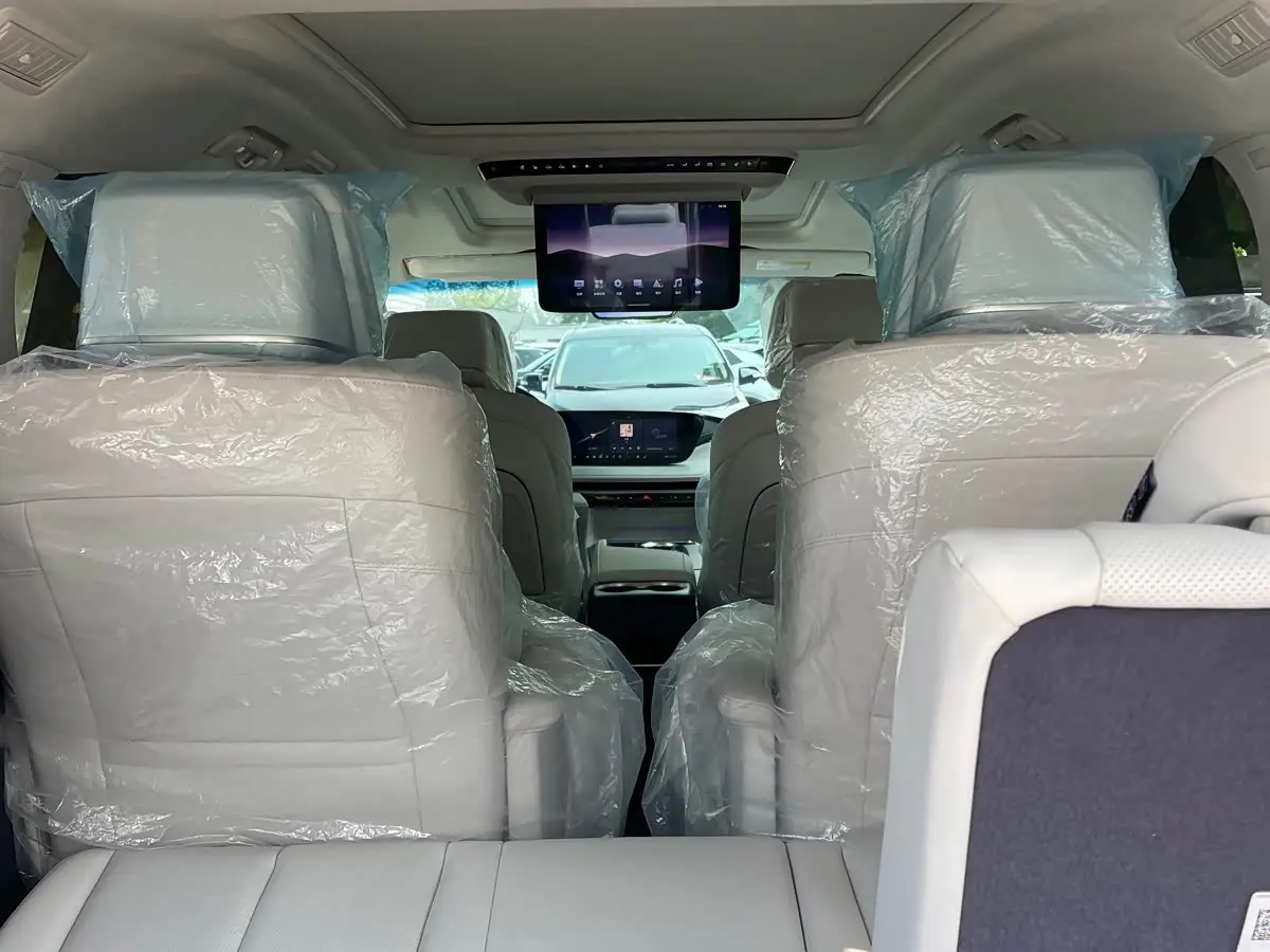 Buick GL8 2025 — Photo 14/19