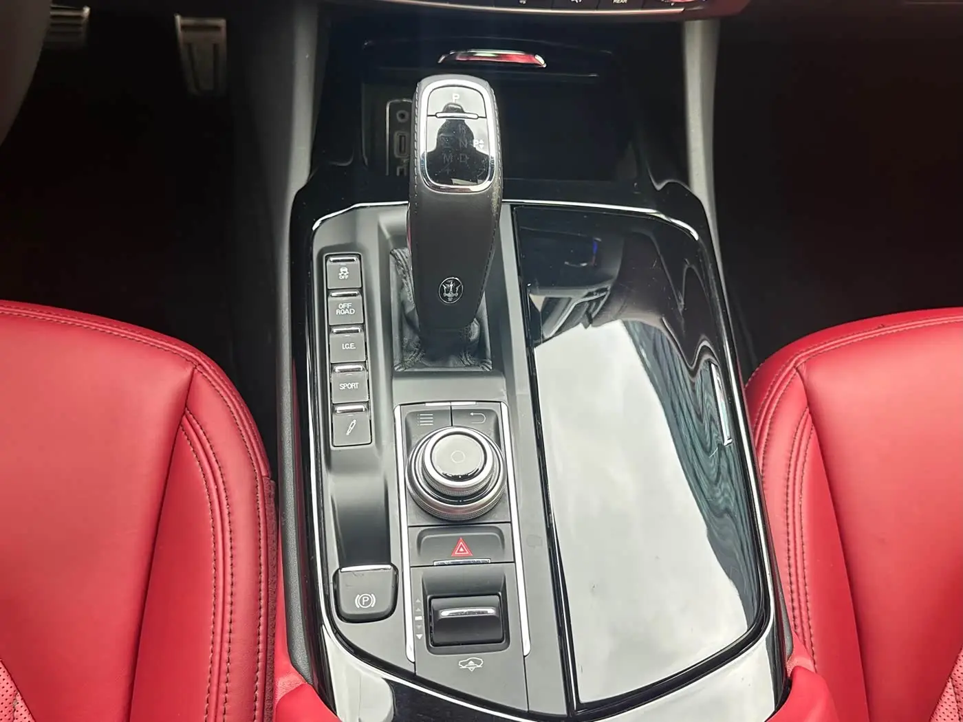 Maserati Levante 2021 — Фото 12/20