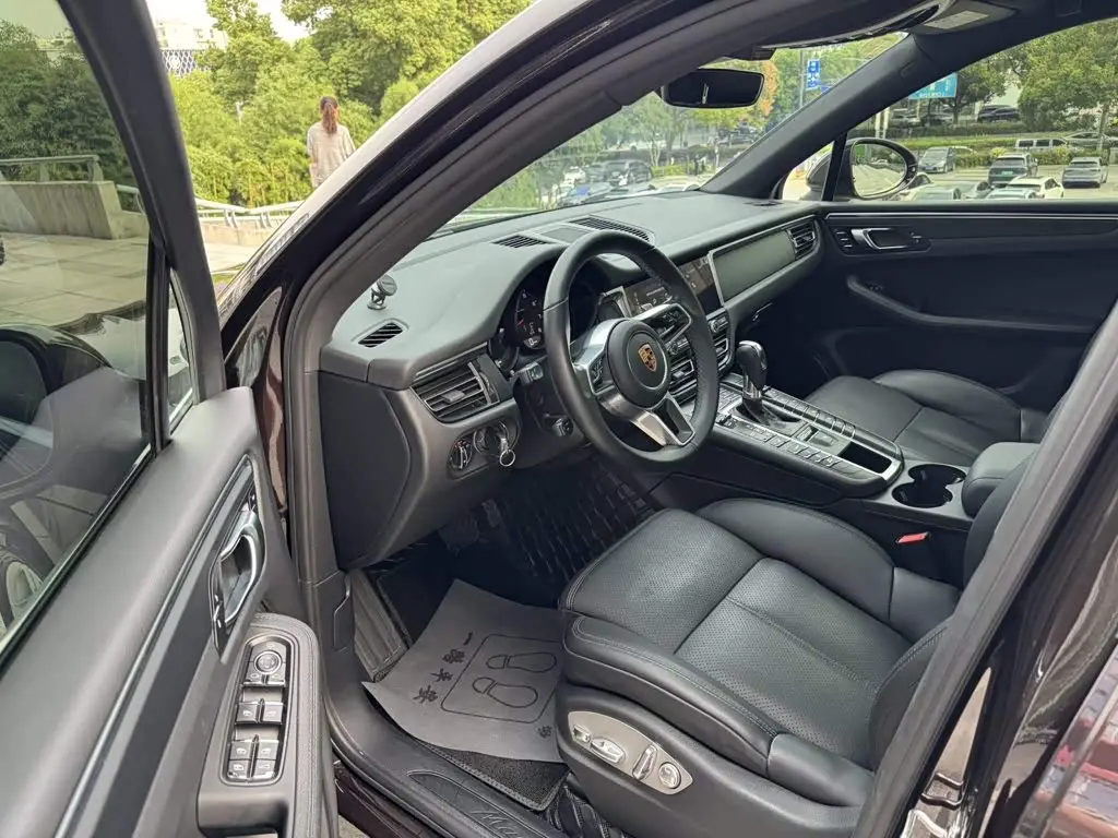 Porsche Macan 2019 — Photo 10/13