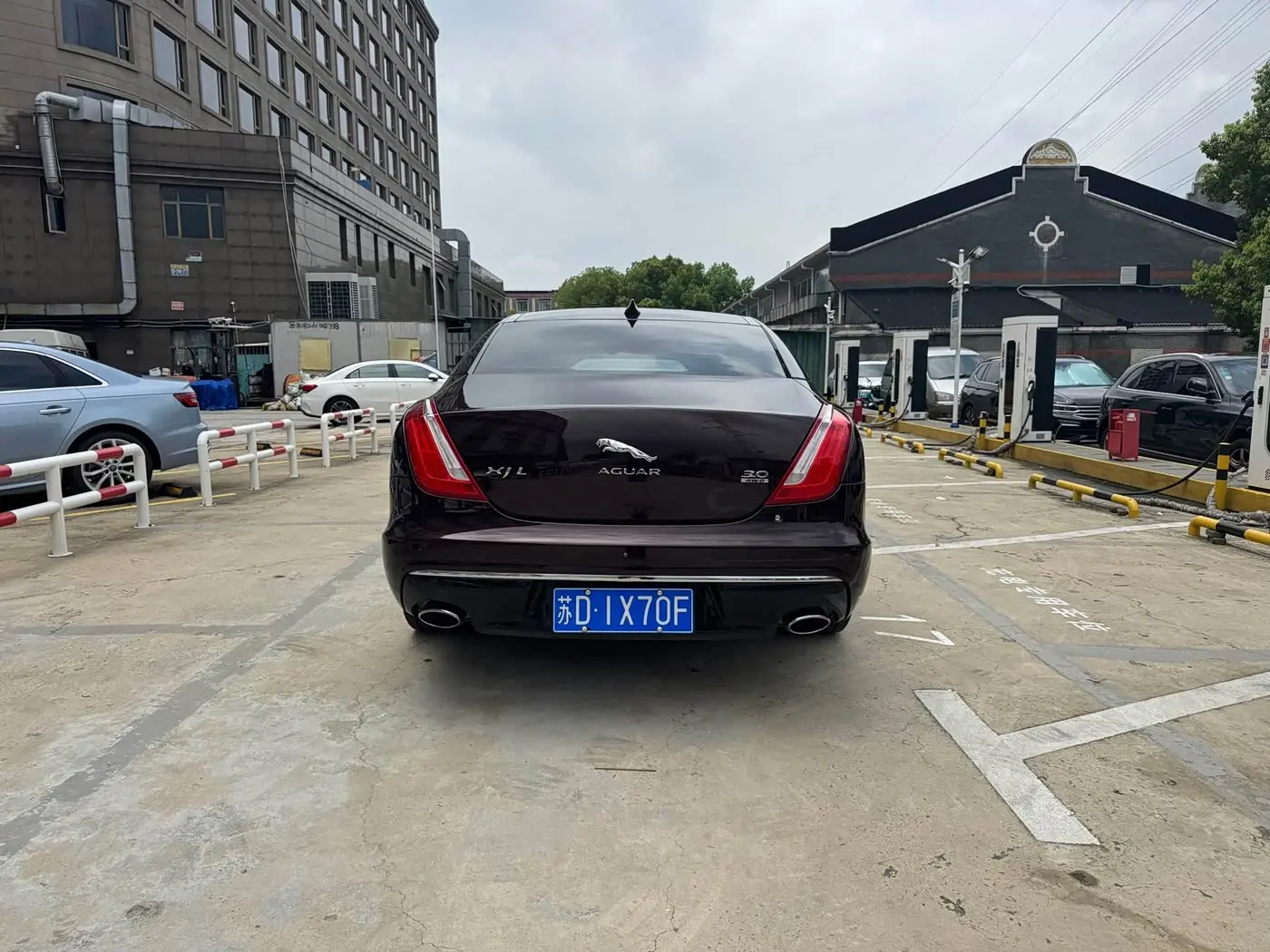 Jaguar XJ 2017 — Photo 16/18