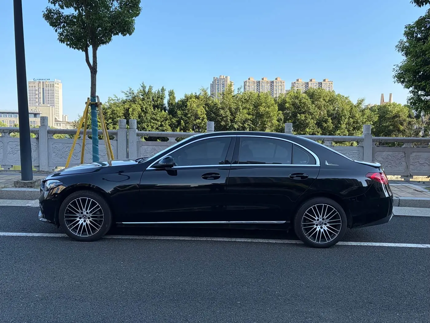 Mercedes-Benz C-Class 2024 — Photo 7/16