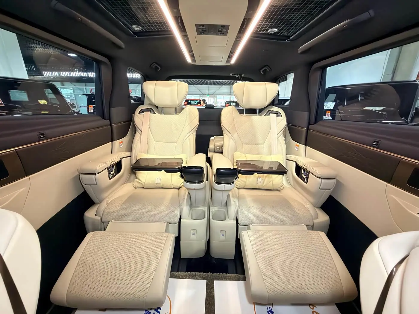Toyota Vellfire 2023 — ფოტო 12/15