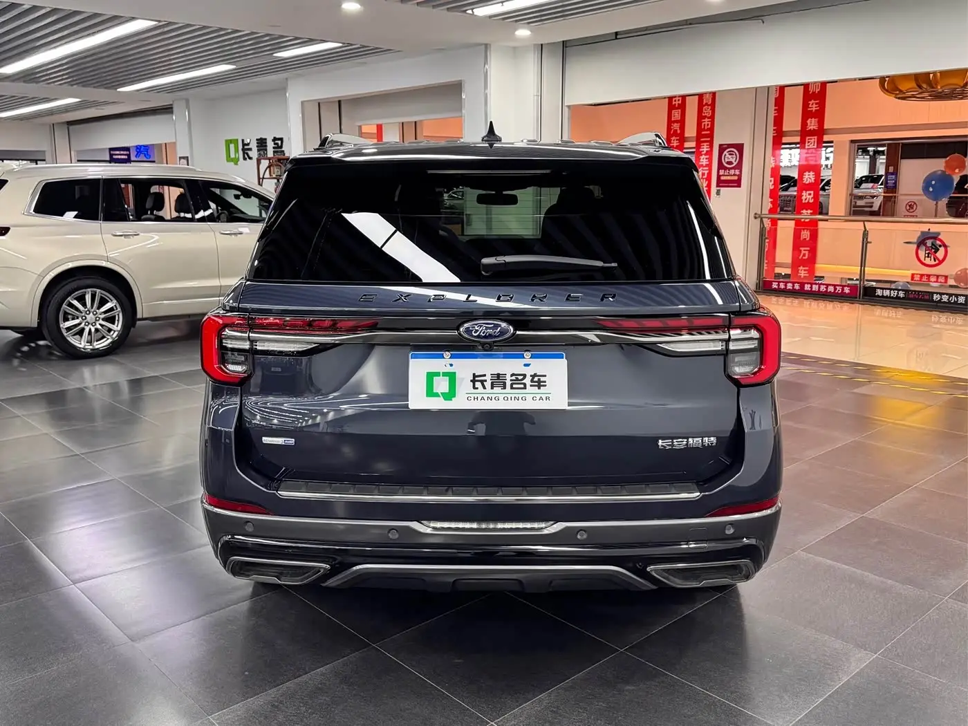 Ford Explorer 2023 — ფოტო 5/15