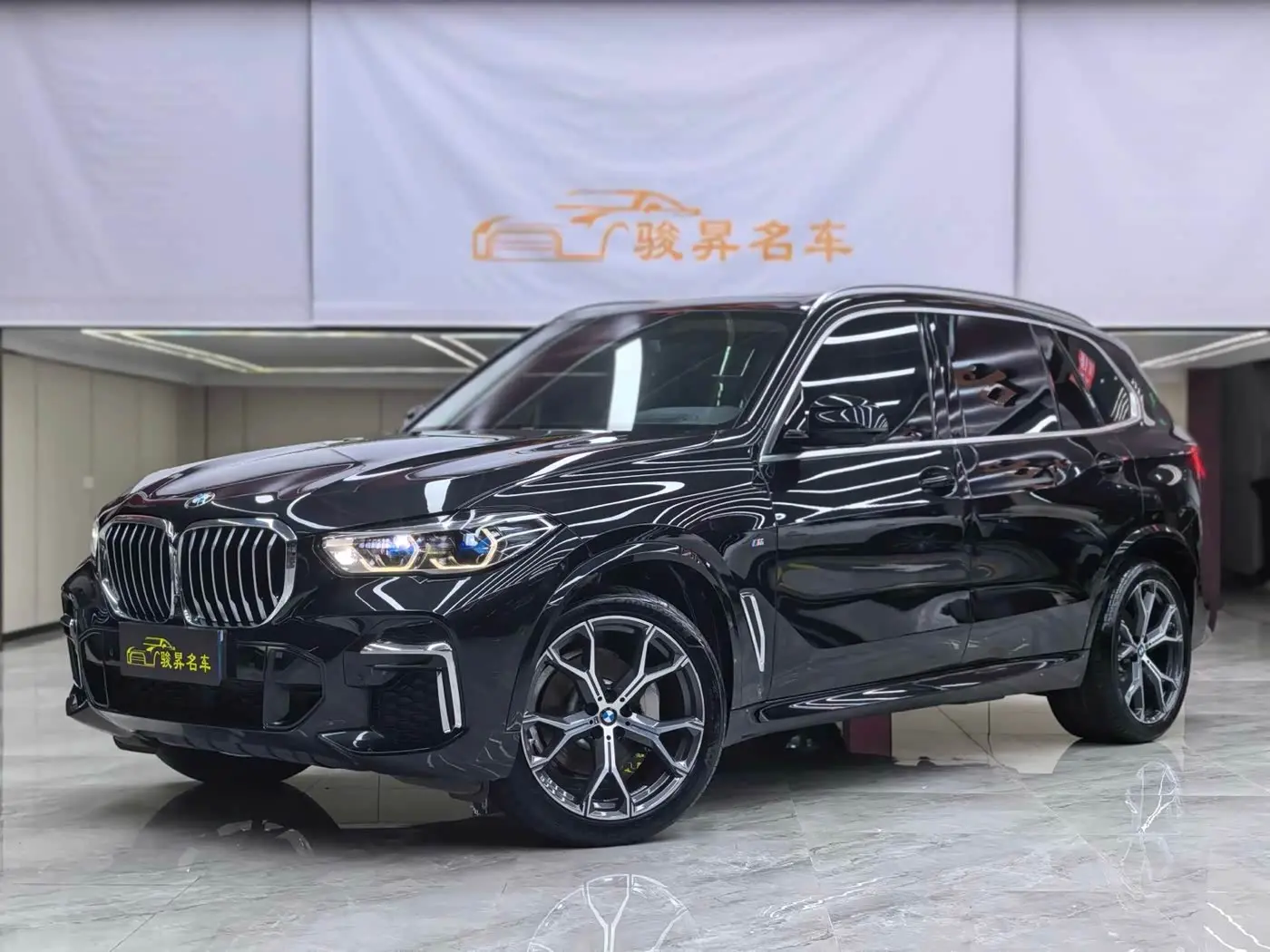 BMW X5 2022 — Фото 1/20