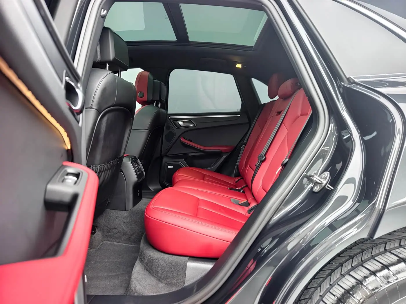 Porsche Macan 2022 — Photo 17/18