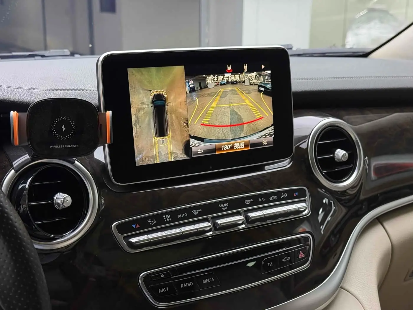 Mercedes-Benz V-Class 2018 — Photo 12/20
