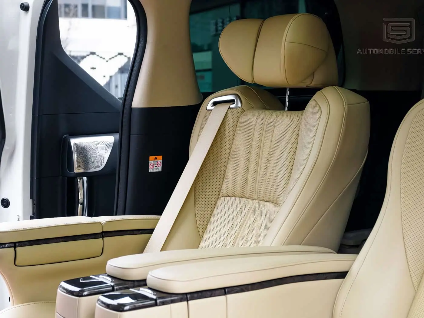 Toyota Alphard 2022 — Фото 14/17