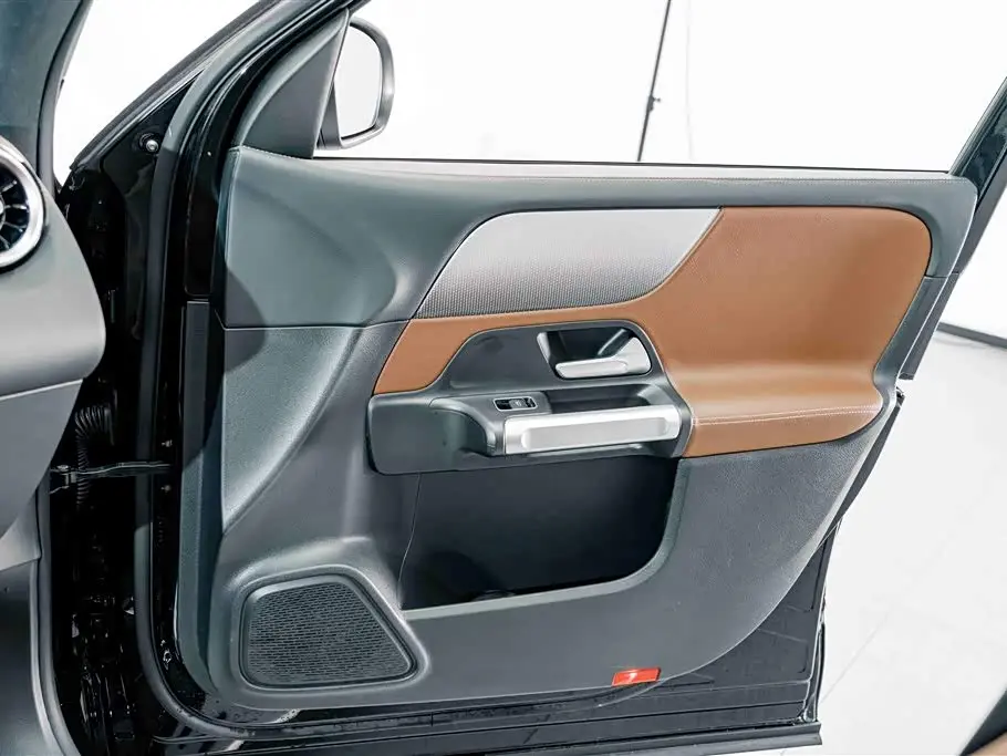 Mercedes-Benz GLB 2023 — Фото 14/20