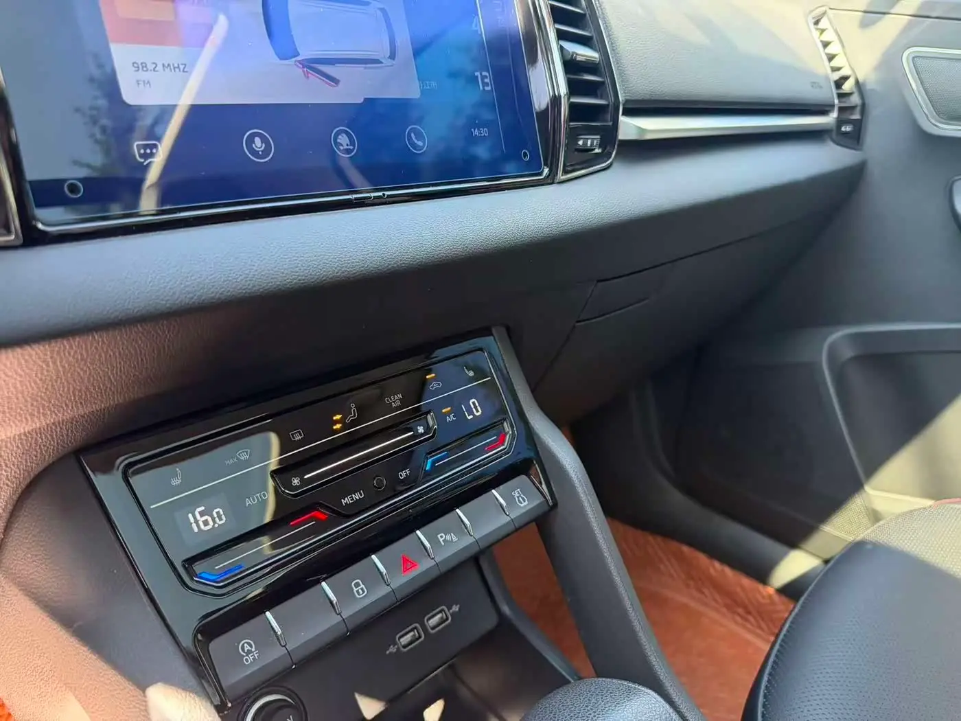 Škoda Karoq 2022 — Photo 12/20
