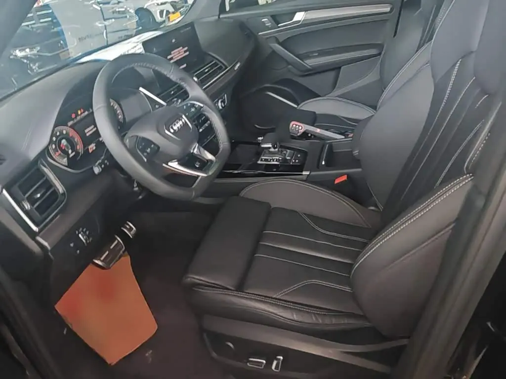 Audi Q5L 2023 — Photo 15/20