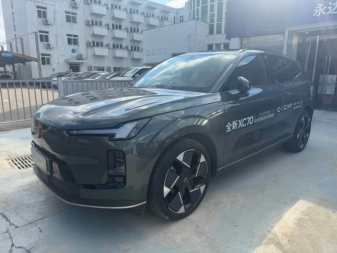 Volvo XC70 Plug-in Hybrid 2025 — Фото 1/20