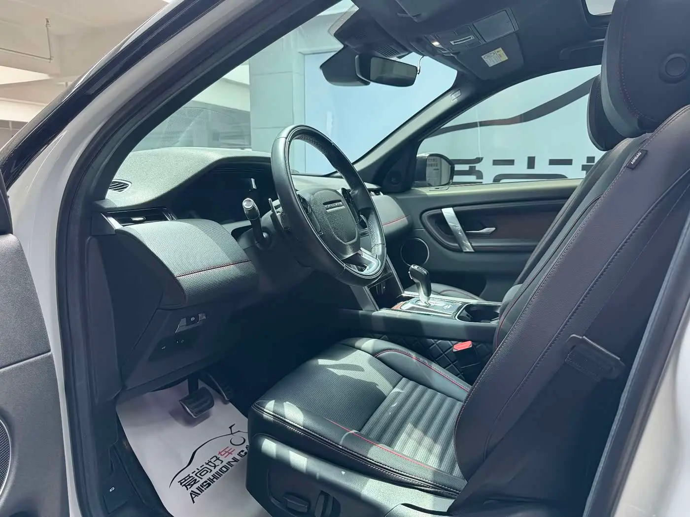Land Rover Discovery Sport 2021 — Фото 8/19