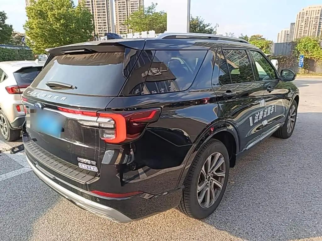 Ford Explorer 2025 — Photo 7/20