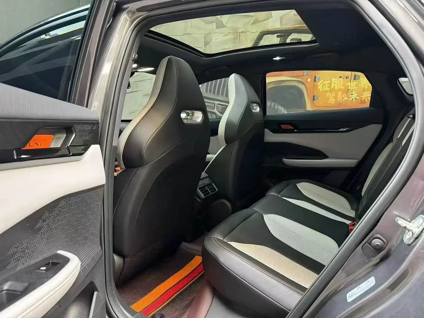 Changan UNI-V iDD 2024 — Photo 8/9