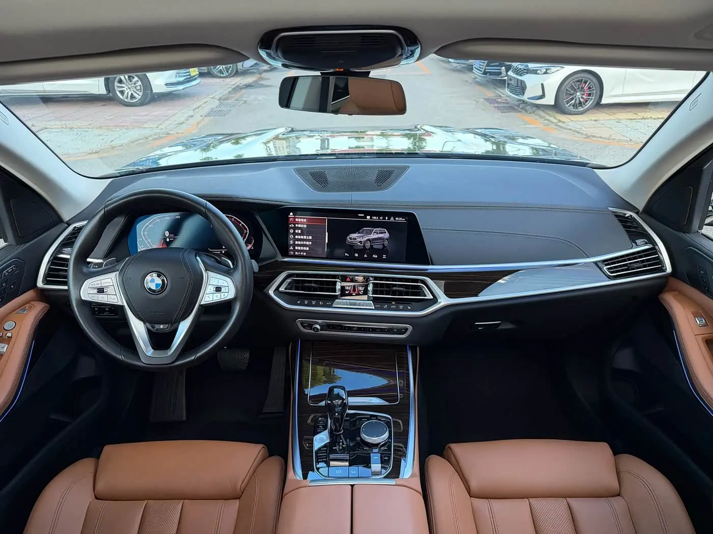 BMW X7 2020 — Photo 7/18