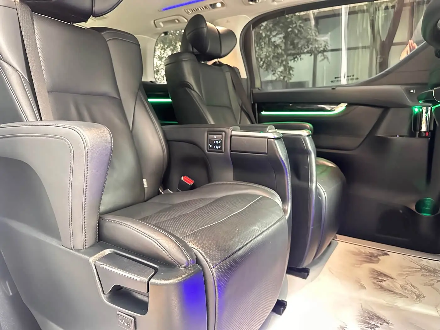 Toyota Vellfire 2021 — Photo 8/14