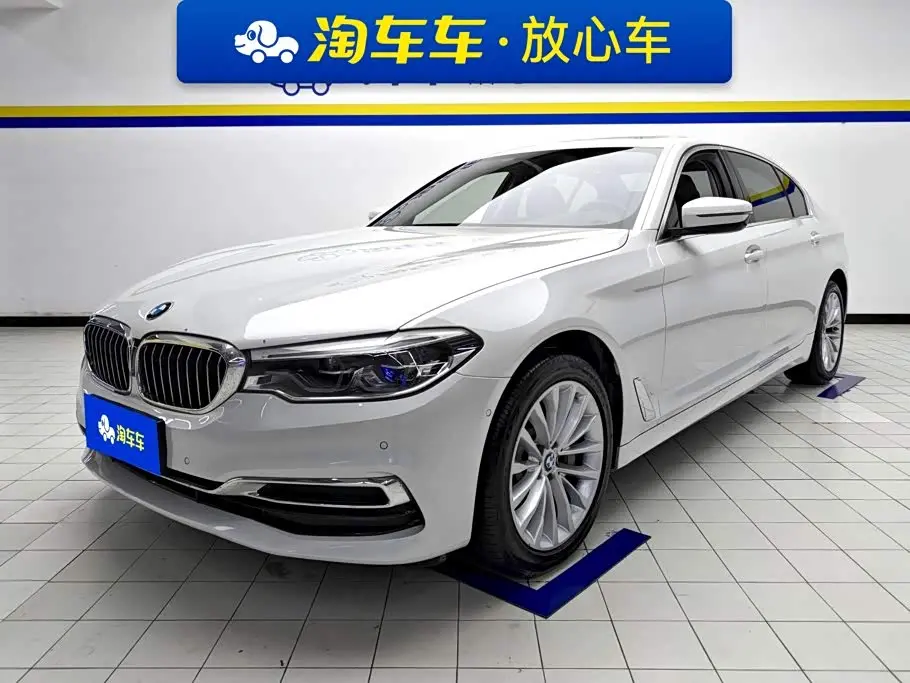 BMW 5 Series 2019 — Фото 1/16