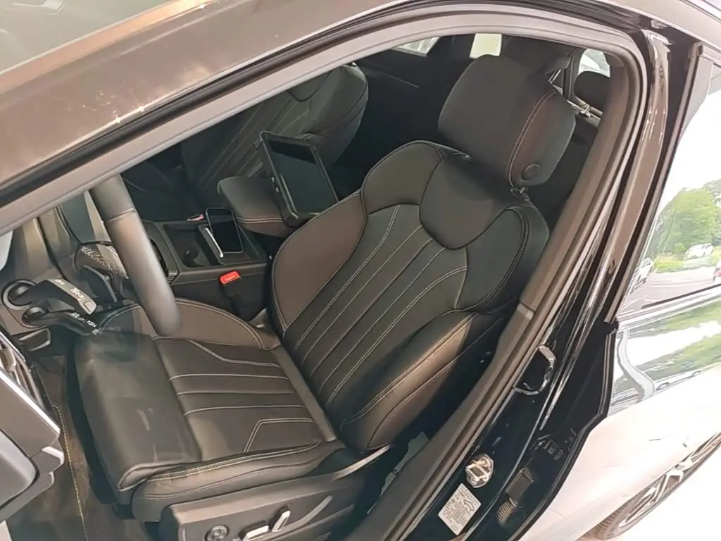 Audi Q5L 2024 — Photo 15/20