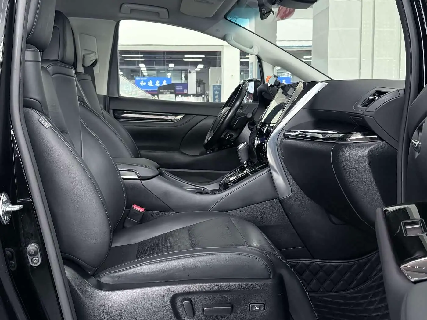 Toyota Vellfire 2022 — Photo 10/20