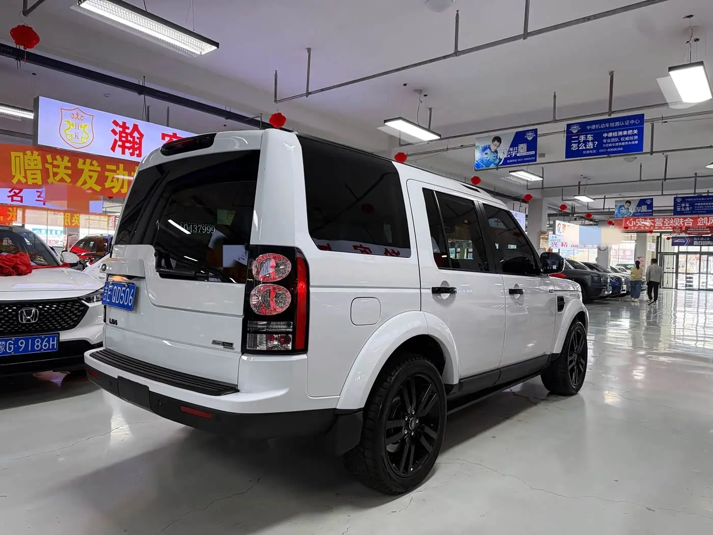 Land Rover Discovery 2015 — ფოტო 4/9