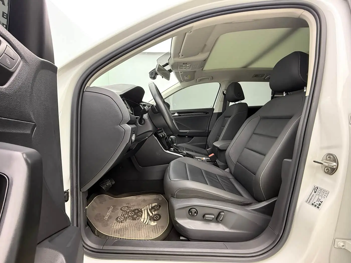 Volkswagen T-ROC 2022 — Photo 15/20