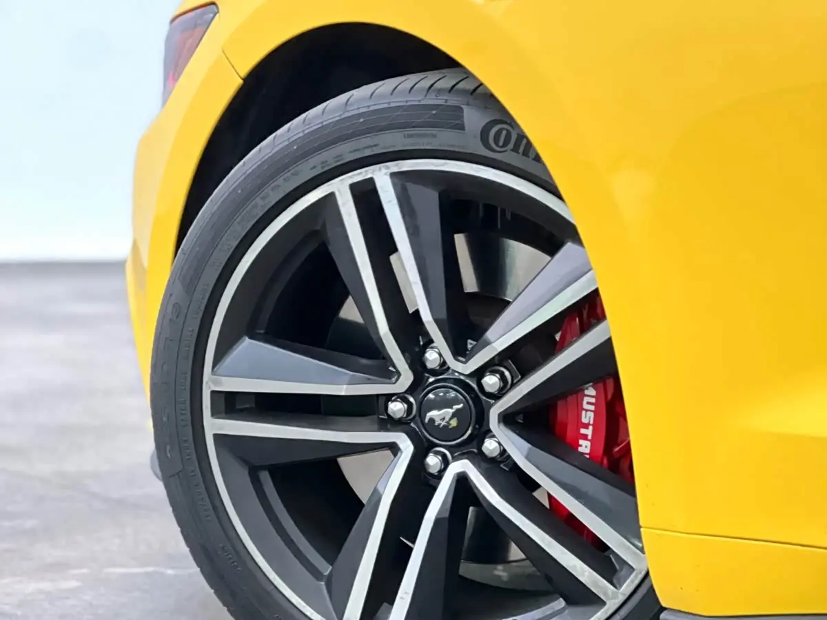 Ford Mustang 2018 — Photo 6/9