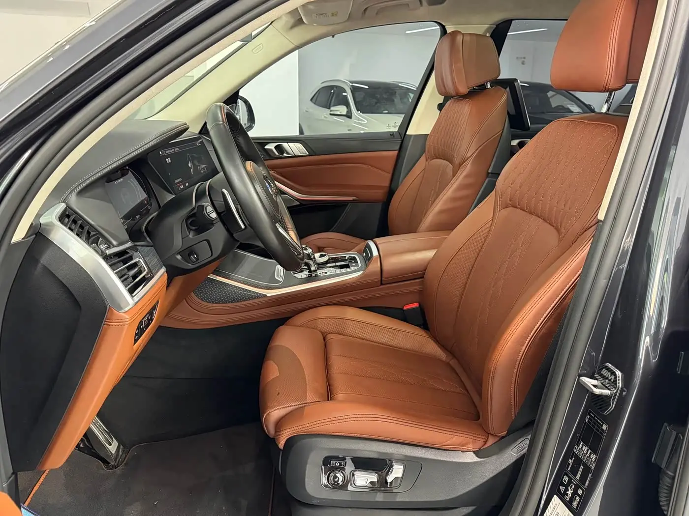 BMW X7 2021 — Фото 9/20
