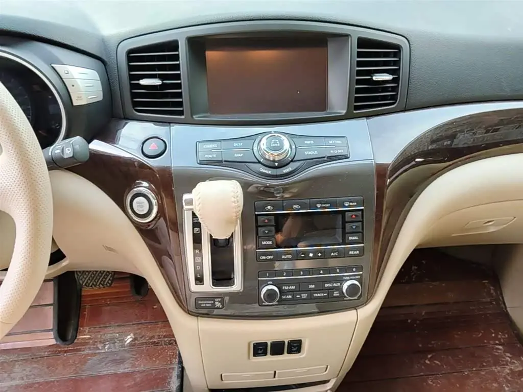 Nissan Quest 2017 — Фото 13/20