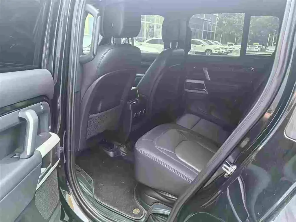 Land Rover Defender 2023 — Photo 6/7