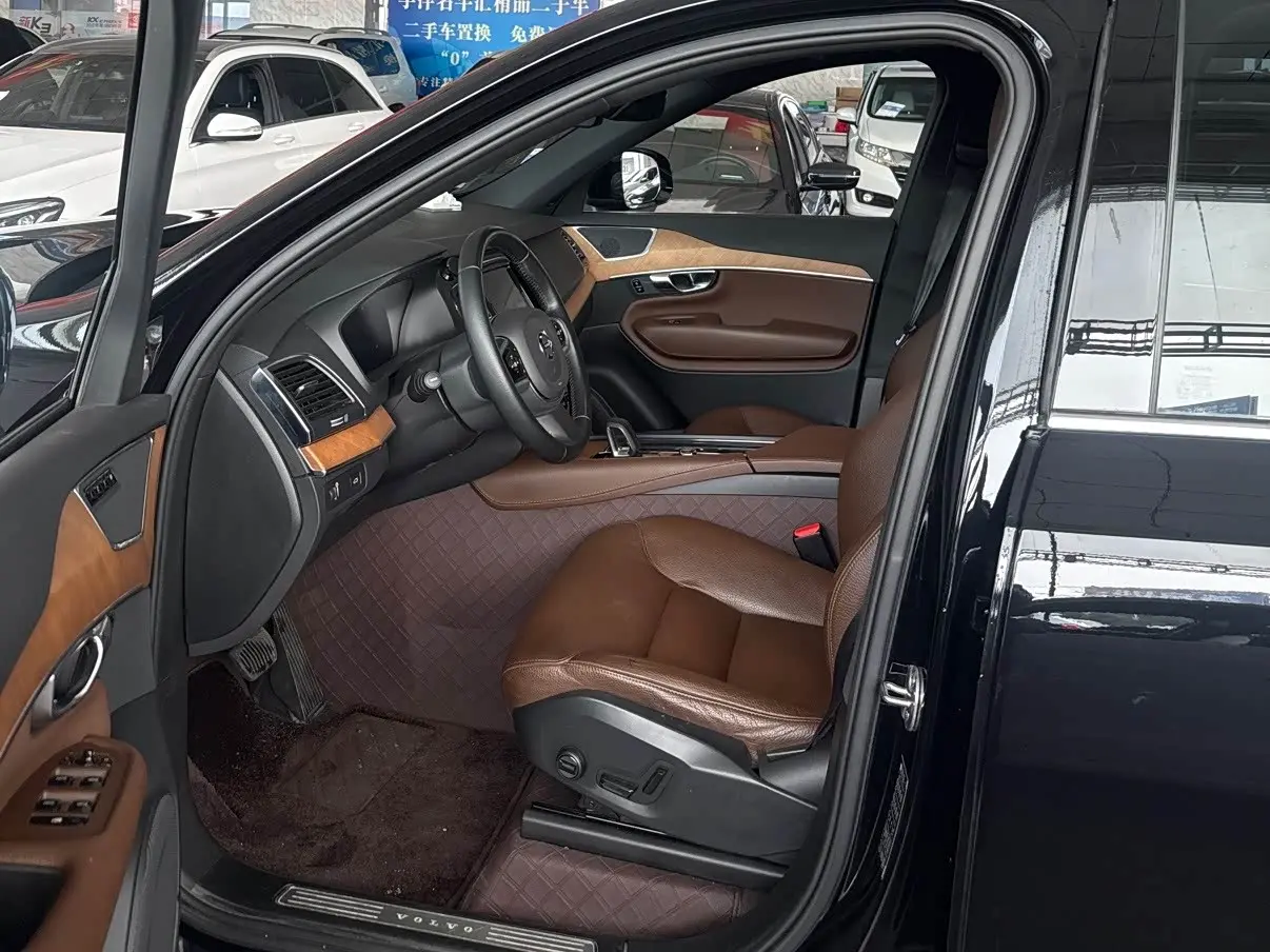 Volvo XC90 2022 — Photo 7/9