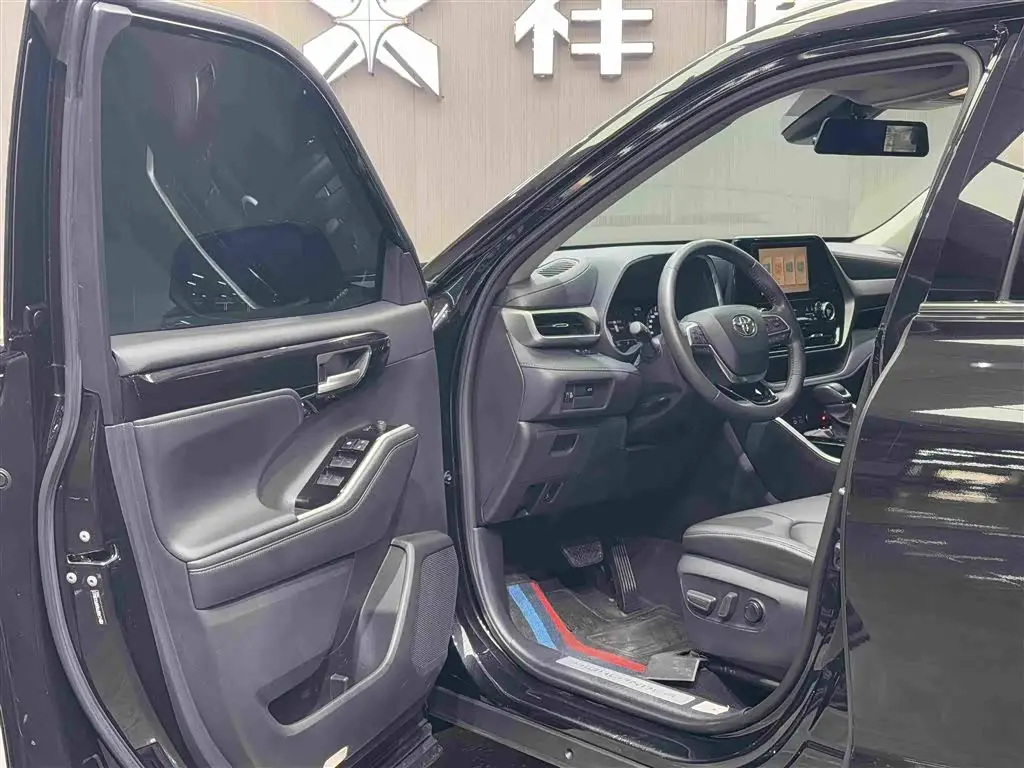 Toyota Highlander 2024 — Photo 4/20