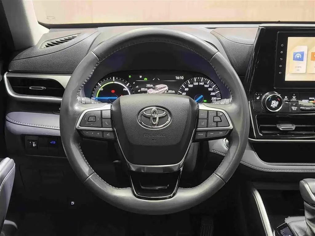 Toyota Highlander 2024 — Photo 16/20