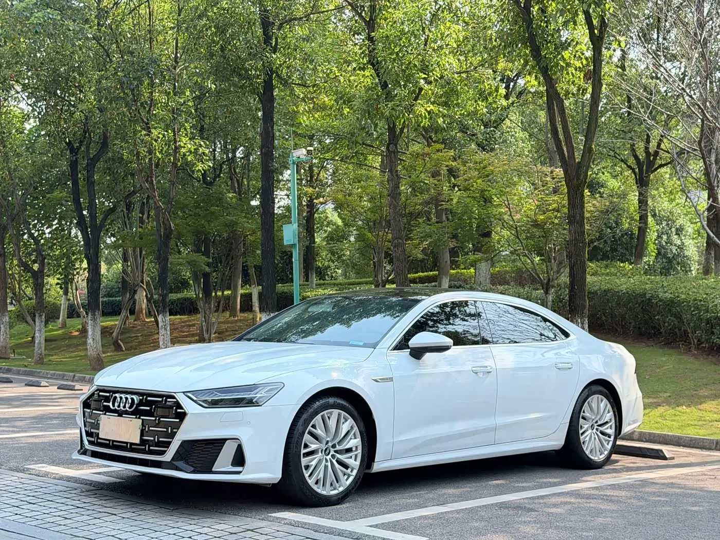 Audi A7L 2023 — Photo 1/7