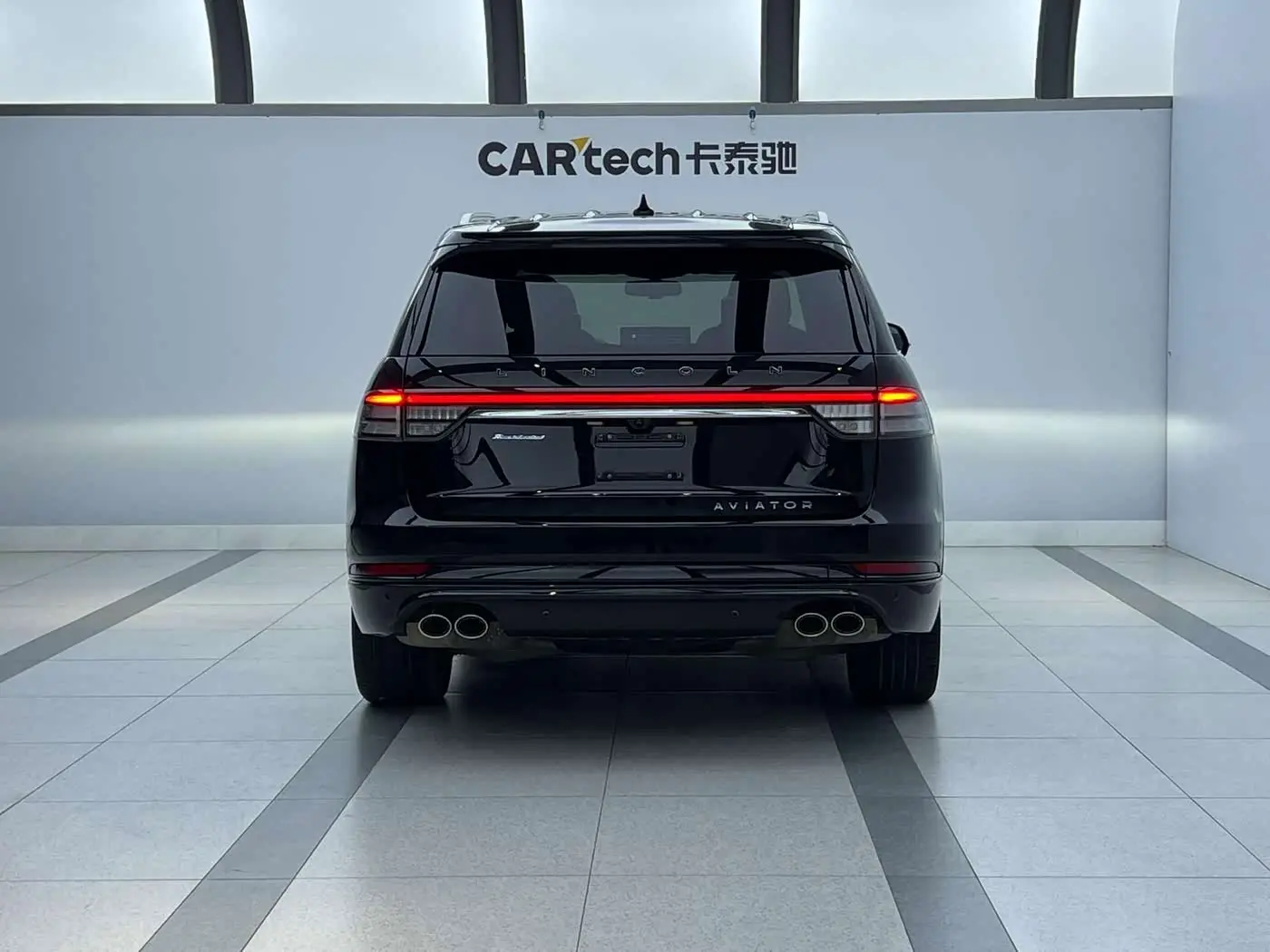 Lincoln Aviator 2021 — Photo 3/9
