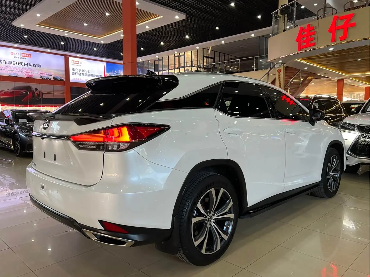 Lexus RX 2022 — Photo 4/17