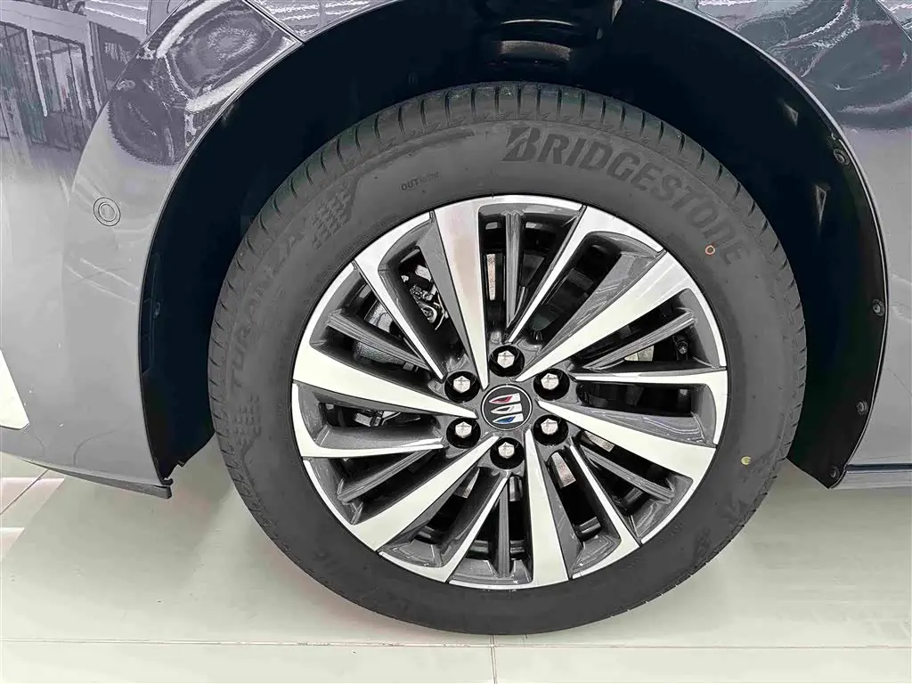 Buick GL8 New Energy 2025 — Photo 4/19