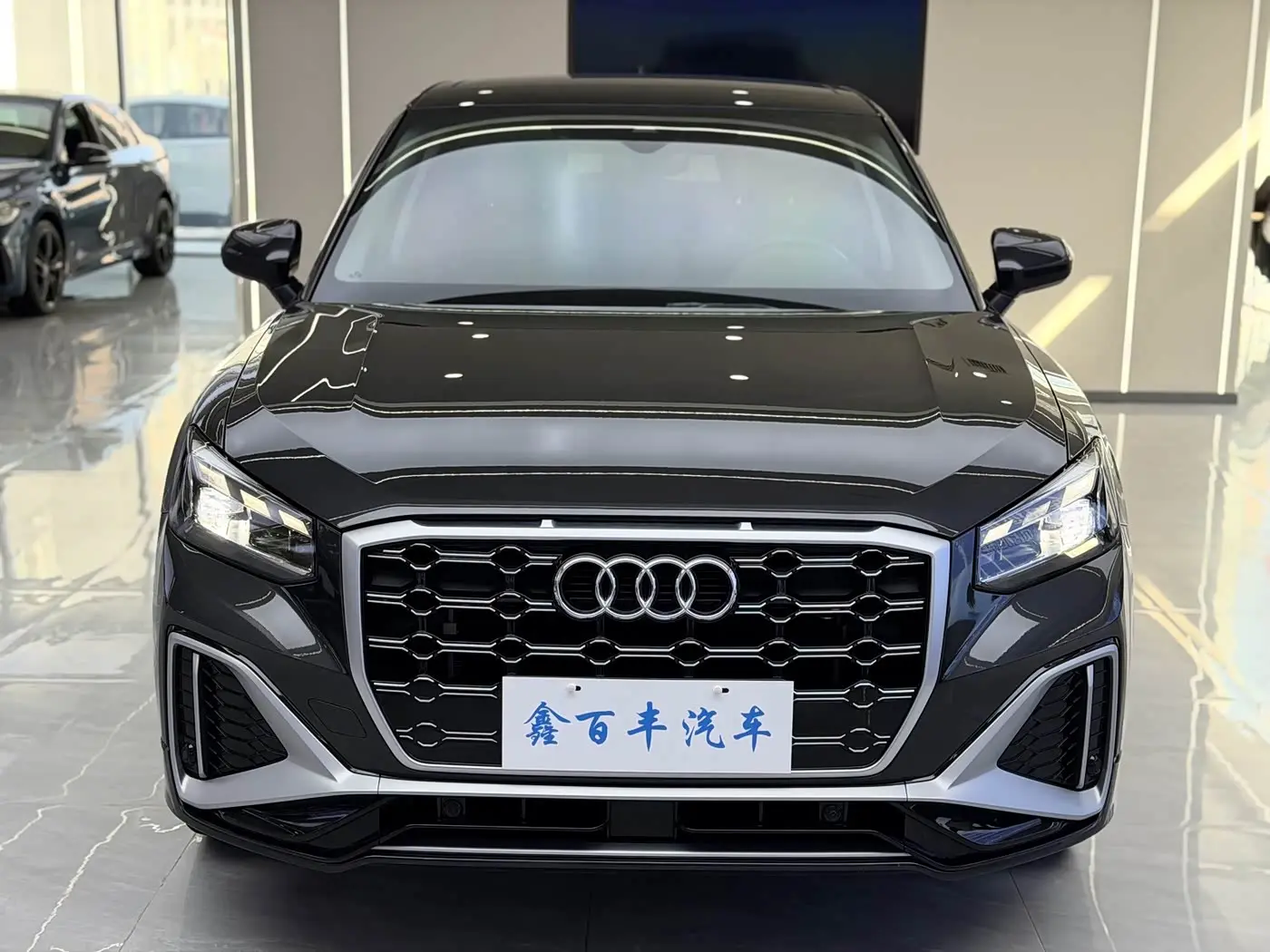 Audi Q2L 2022 — Photo 2/11