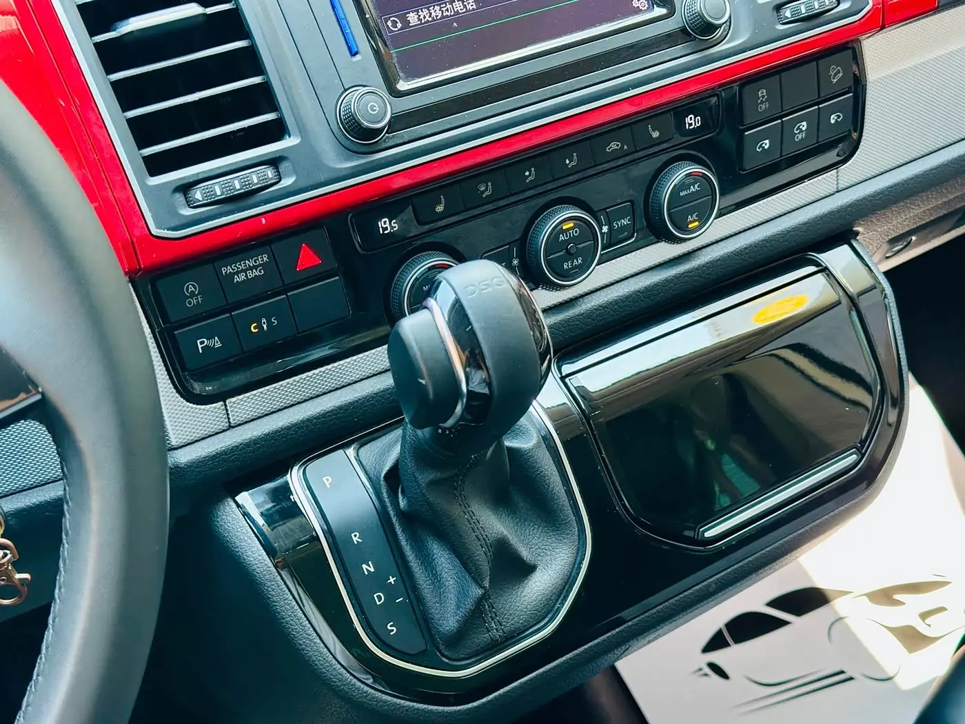 Volkswagen Multivan 2018 — Фото 10/16
