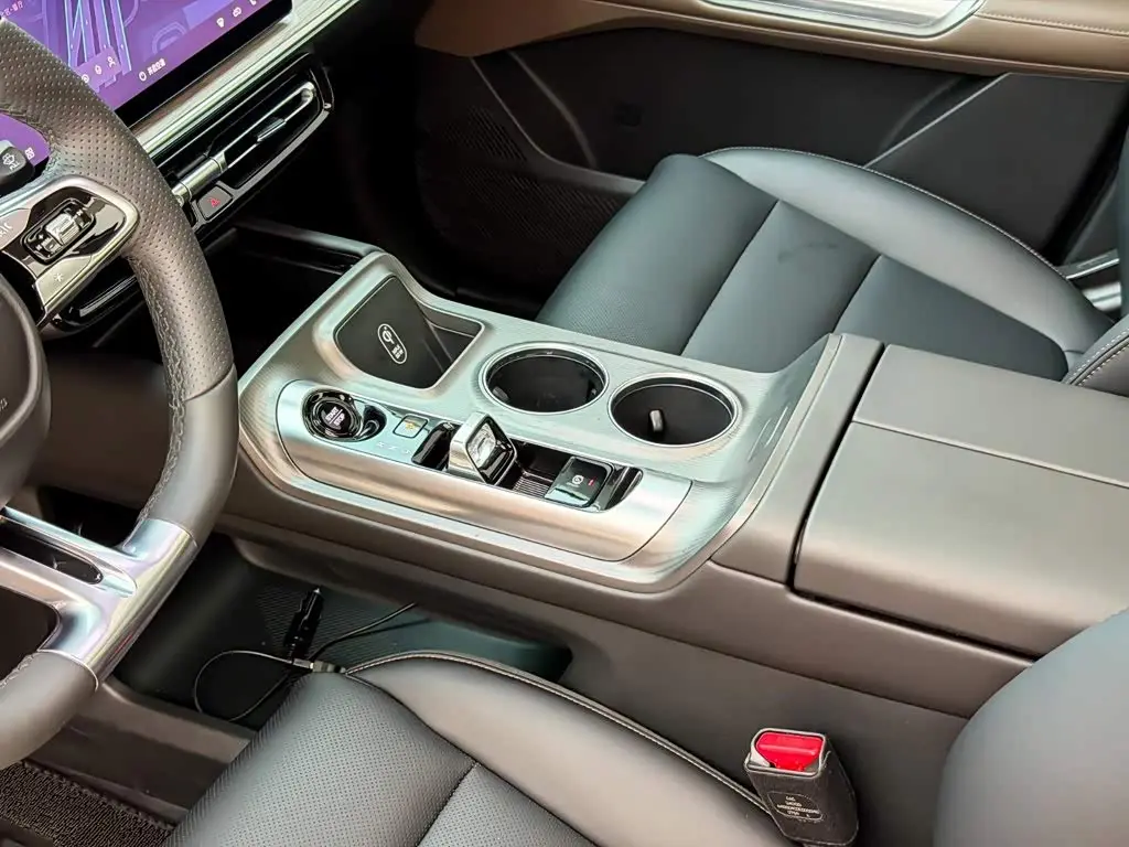 GAC Trumpchi Trumpchi E8 NEV 2024 — Фото 4/16