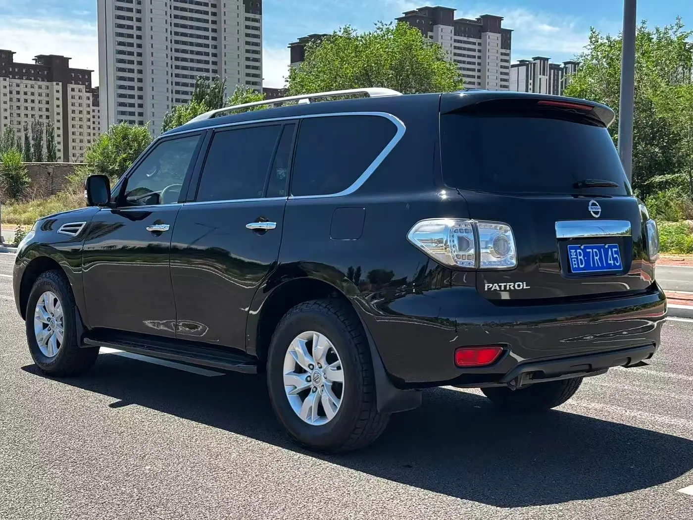 Nissan Patrol 2015 — Photo 7/10