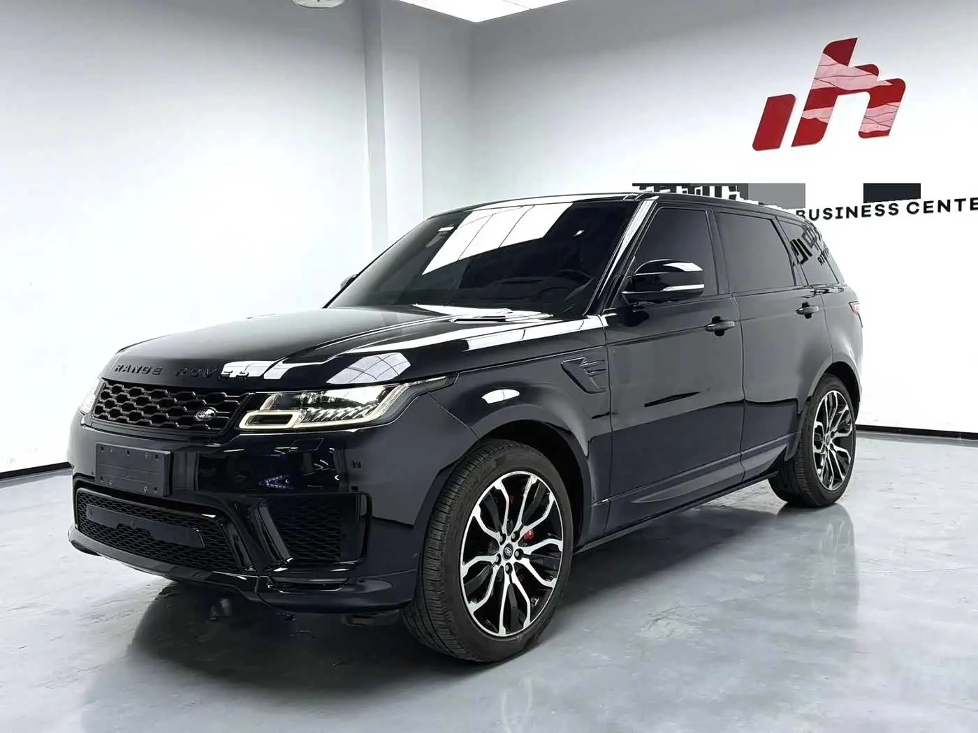 Land Rover Range Rover Sport 2021 — Photo 1/9