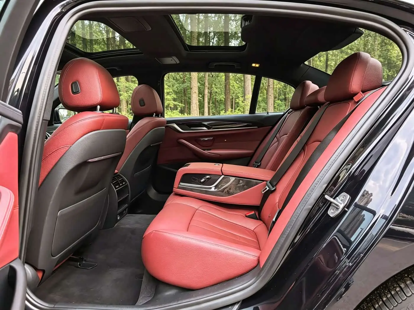 BMW 5 Series 2020 — Photo 11/20