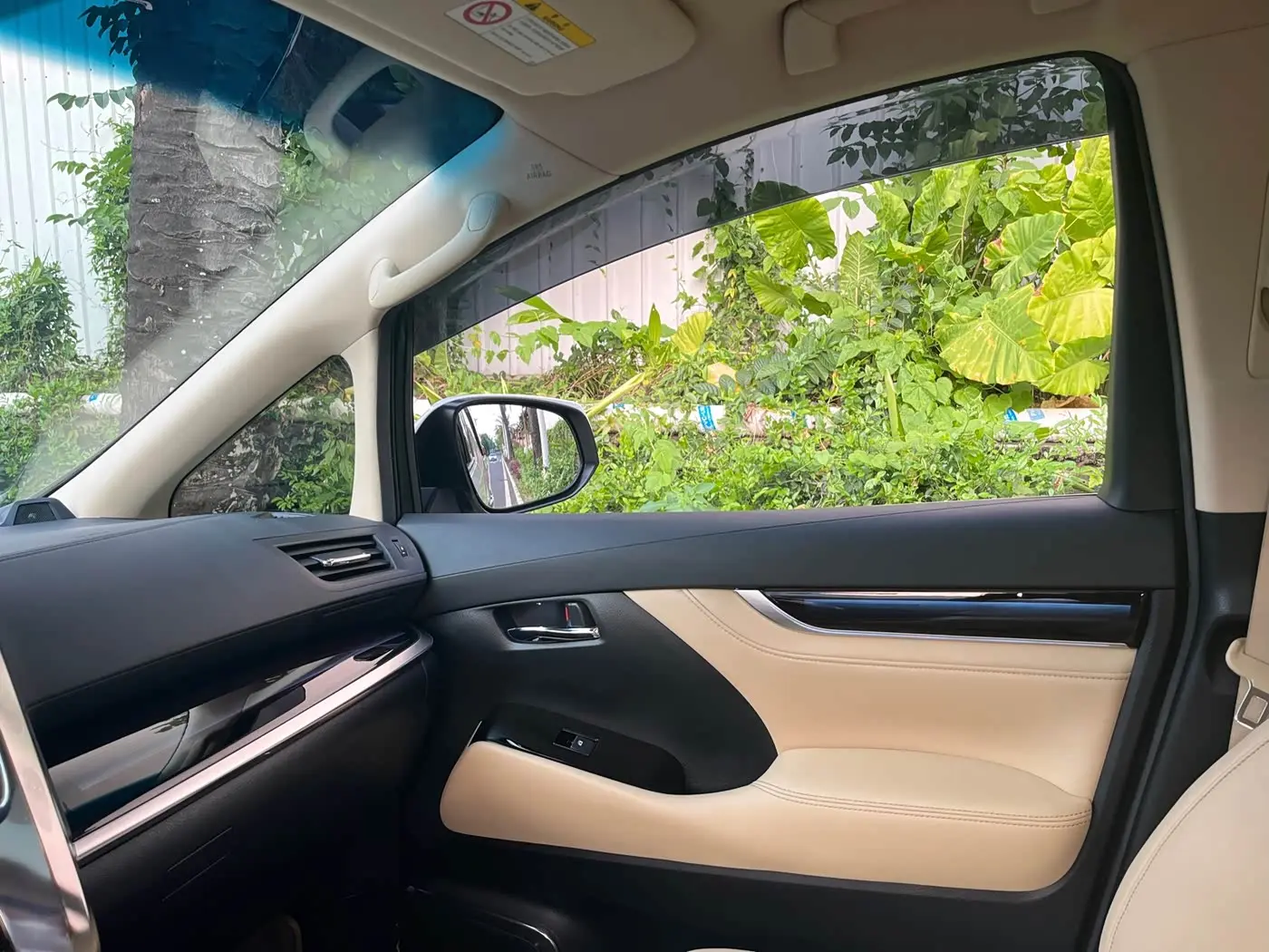 Toyota Alphard 2020 — Photo 19/20