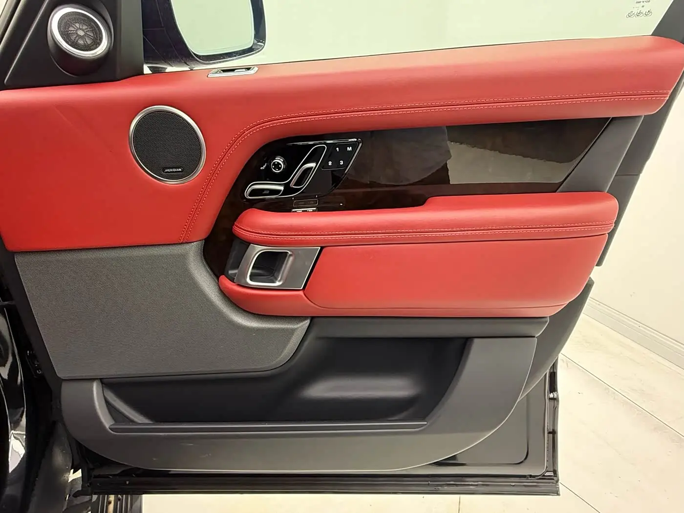 Land Rover Range Rover 2021 — Photo 19/20
