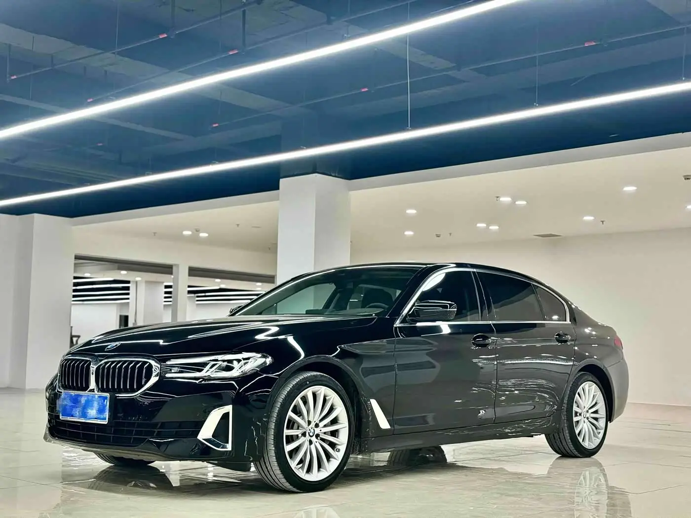 BMW 5 Series 2022 — Фото 2/15