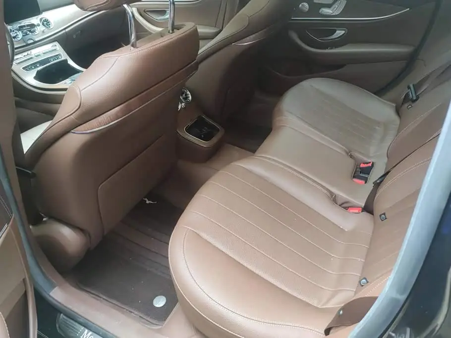 Mercedes-Benz E-Class 2022 — Photo 11/16