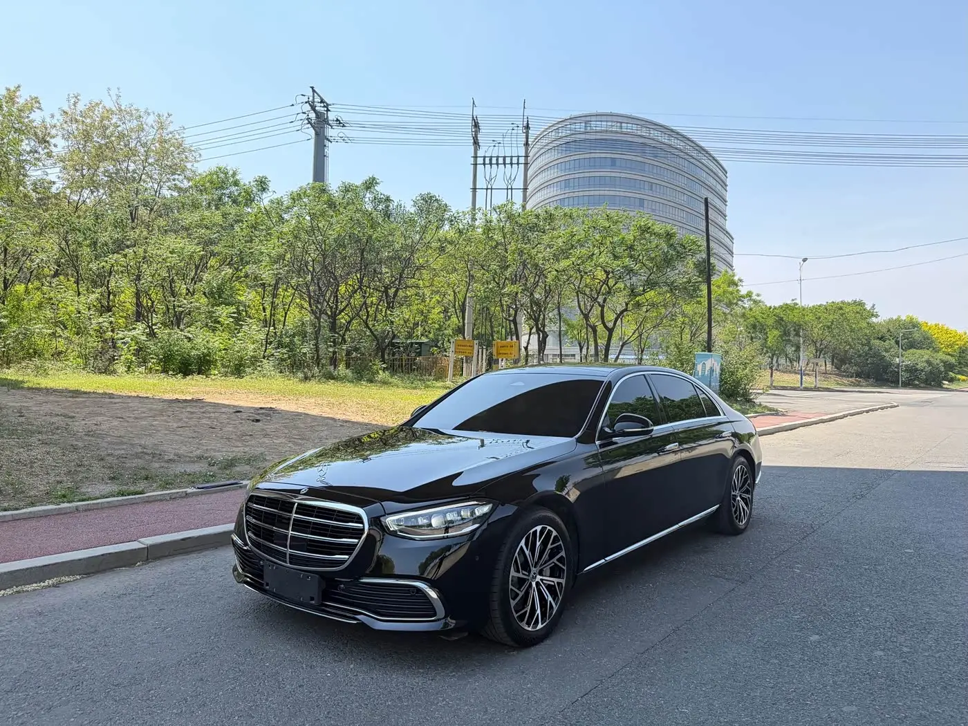 Mercedes-Benz S-Class 2024 — Photo 1/9