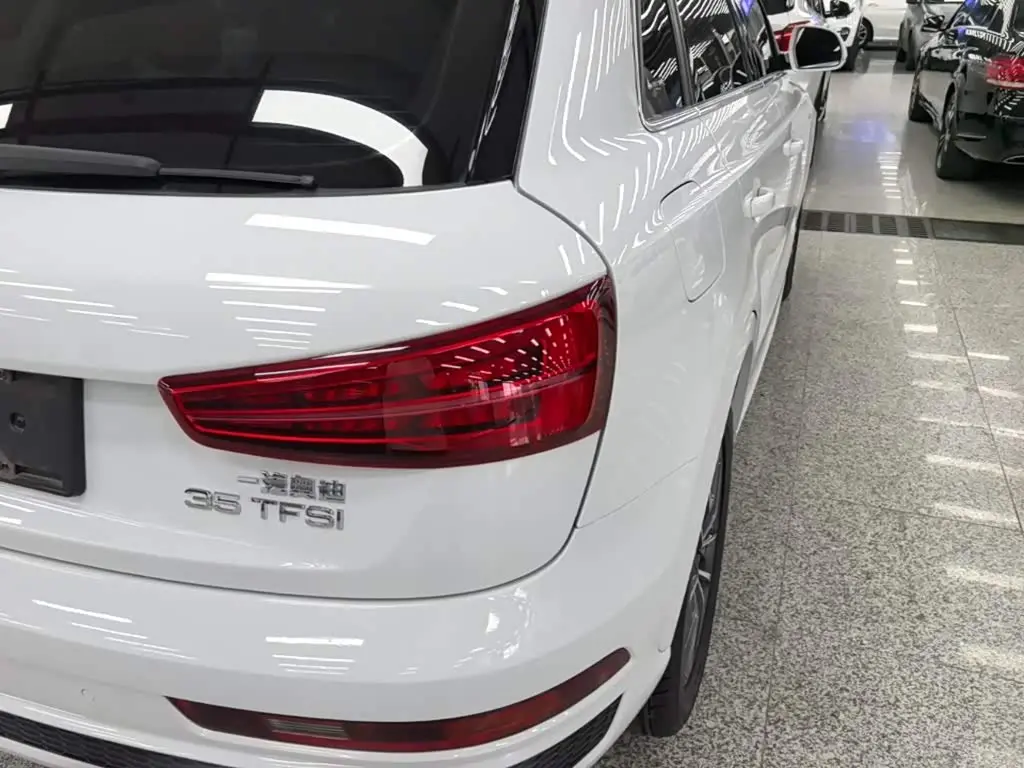 Audi Q3 2019 — Фото 8/20